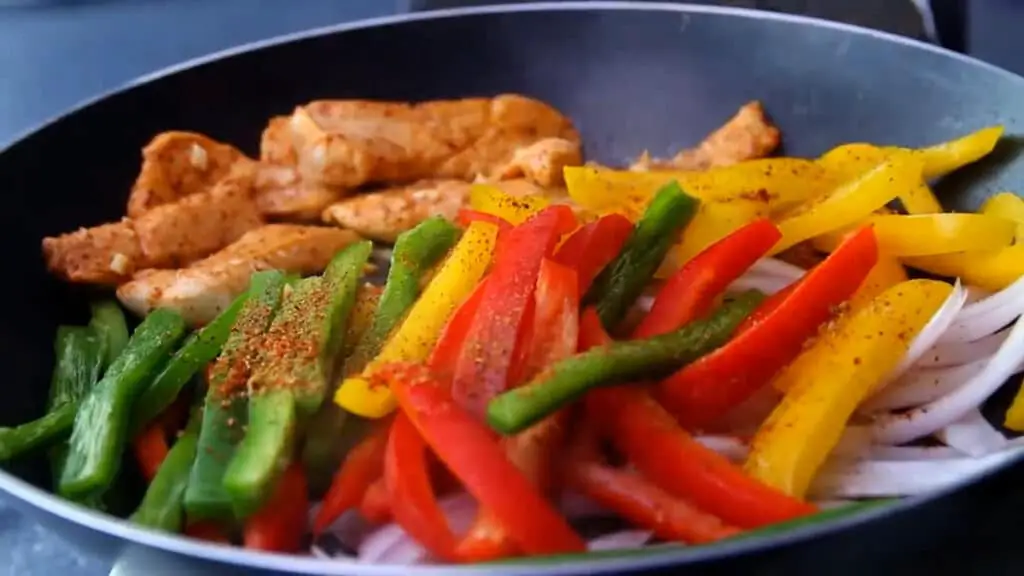chicken with quinoa and peppers