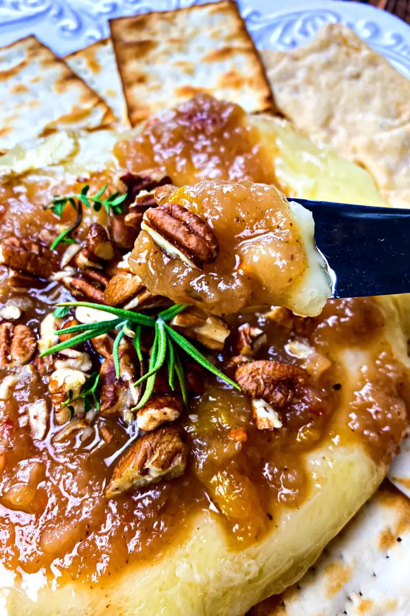 Baked Brie & Apple Appetizer 
