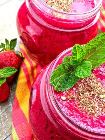 REFRESHING BERRY SMOOTHIES
