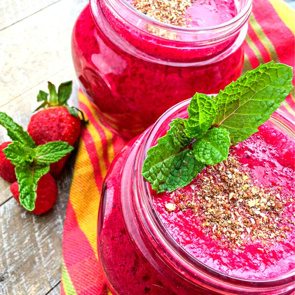 REFRESHING BERRY SMOOTHIES