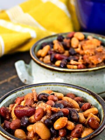 SLOW COOKER BAKED BEANS WITH BACON