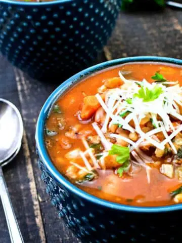 GLUTEN-FREE MINESTRONE SOUP WITH WHITE BEANS