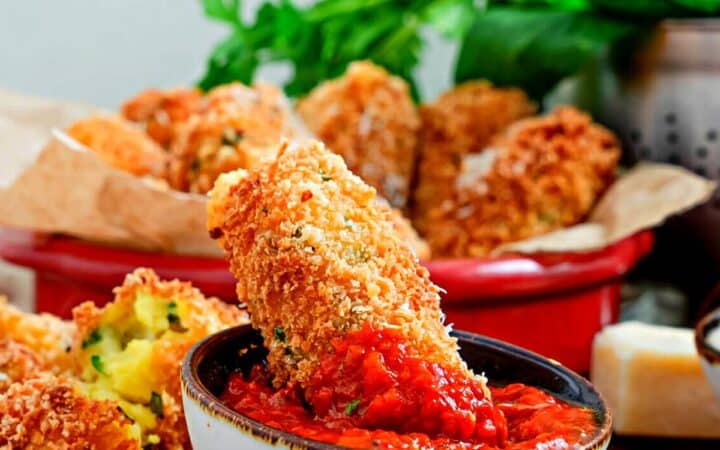 CHEESY MOZZARELLA STUFFED POTATO CROQUETTES
