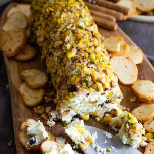 Pistachio-Cheese-Log