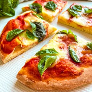 No Knead Margherita Pizza.