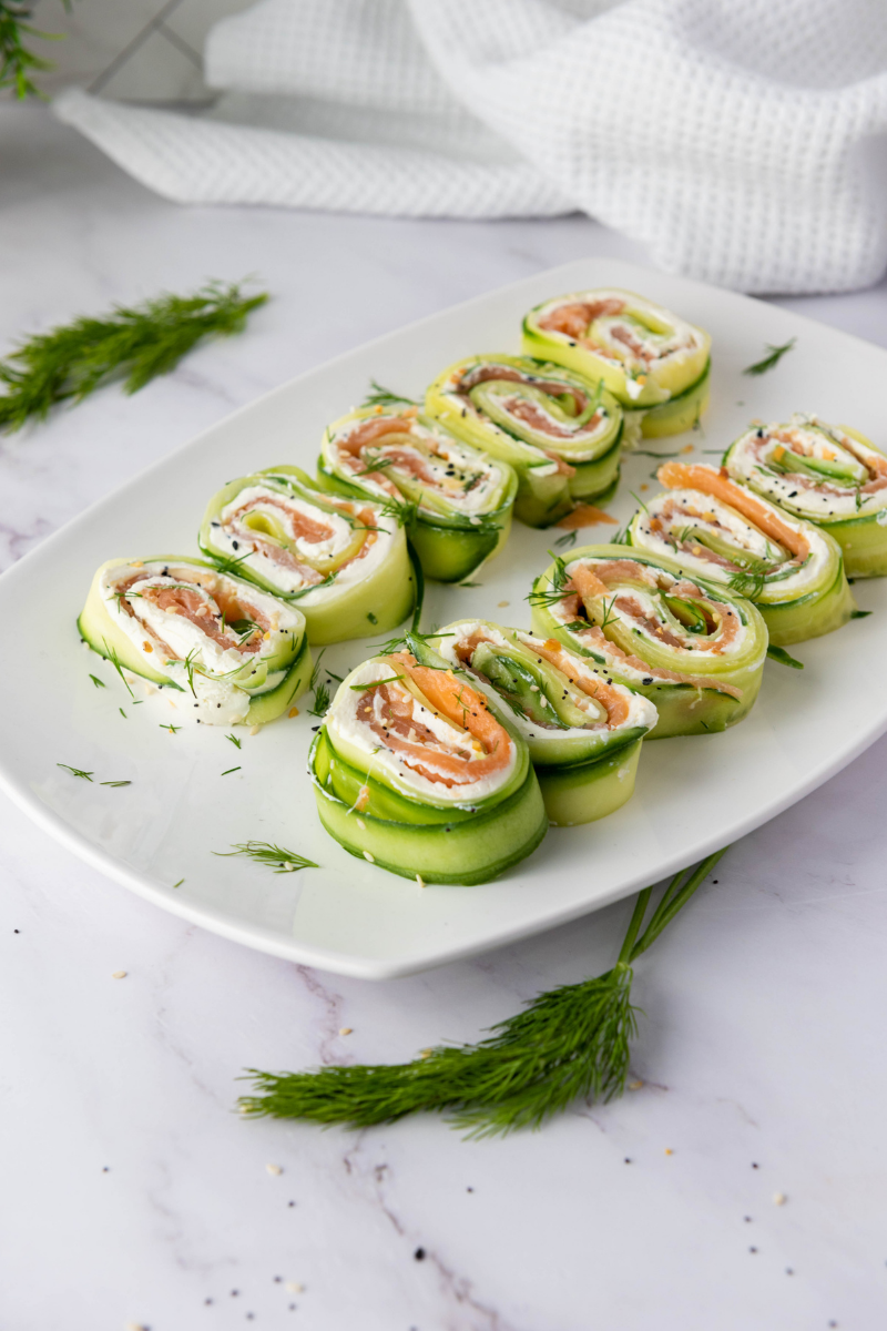 Healthy Everything Bagel Cucumber Rolls topped with fresh dill and everything bagel seasoning.